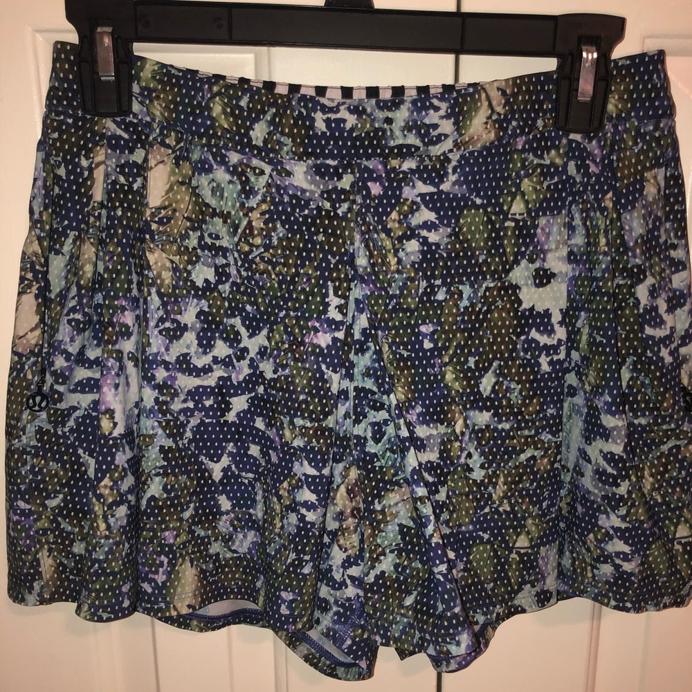 Size 6 lulu lemon shorts